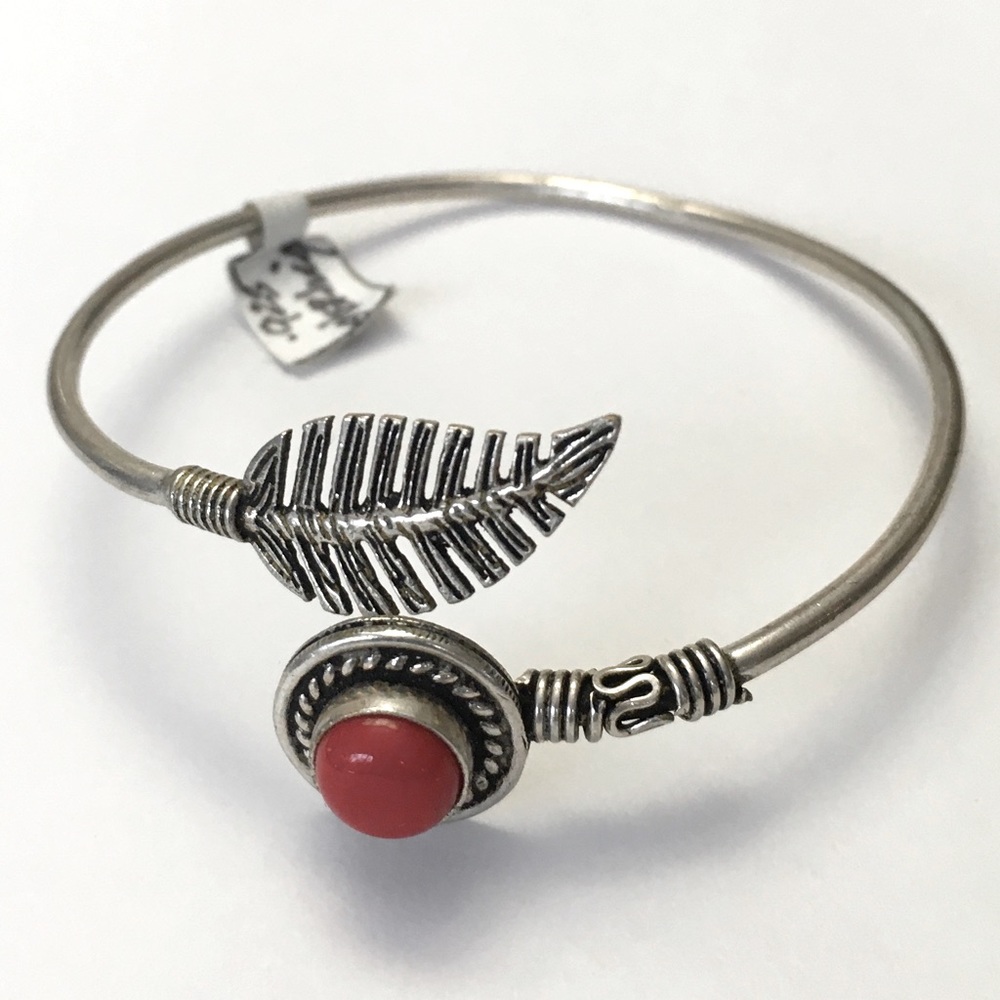 NWOT Silver Wire Bracelet
